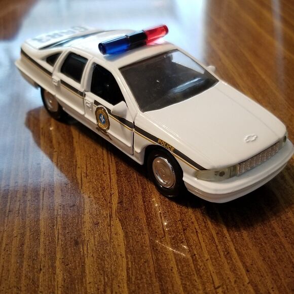 Surete du Quebec Police Road Champs die cast police car 1:43 scale - Picture 2 of 10